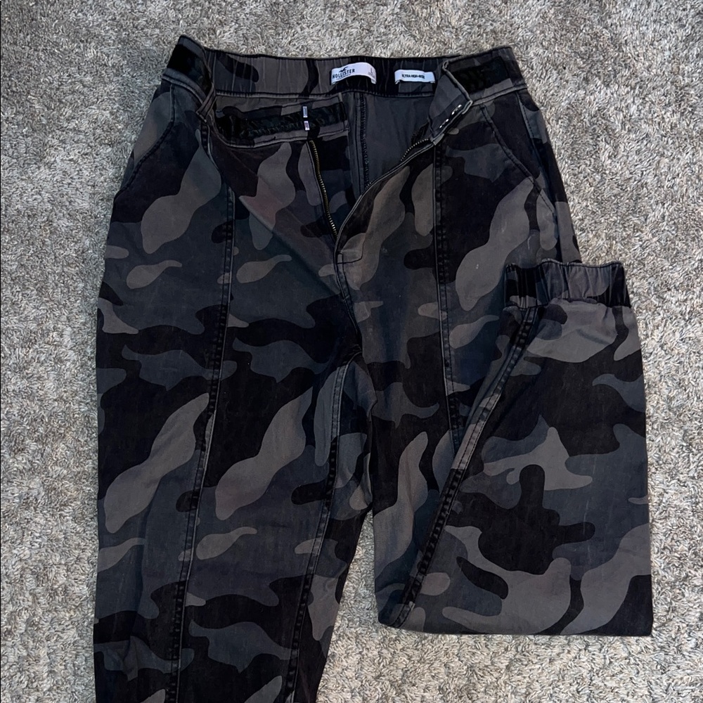 Women’s Camouflage Cargo Pants - Black/Grey